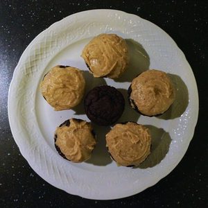 Schokoladen-Cupcakes mit Frosting 