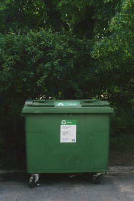 Ein Mülleimer für Recycling